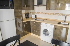 Kühlschrank, Mikrowelle, Ofen, Toaster