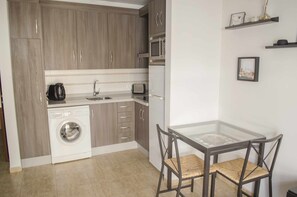Kühlschrank, Mikrowelle, Ofen, Toaster