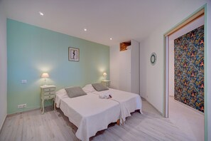 2 slaapkamers, een strijkplank/strijkijzer, gratis wifi, beddengoed