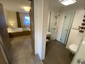 Free WiFi, bed sheets - Privatzimmer & Ferienwohnungen Leeb (Persenbeug)