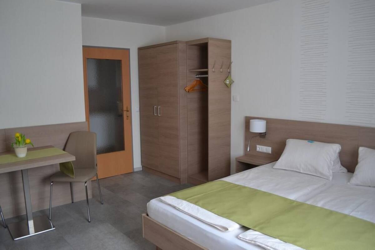 Double Room | WiFi (free), bed sheets