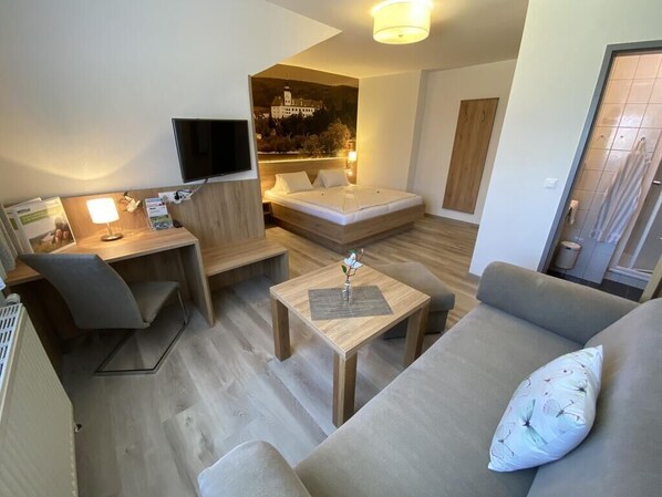 واي فاي مجانًا وملاءات أسرّة