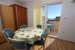 Appartamento, 2 camere da letto (Lorin) | Pasti in camera