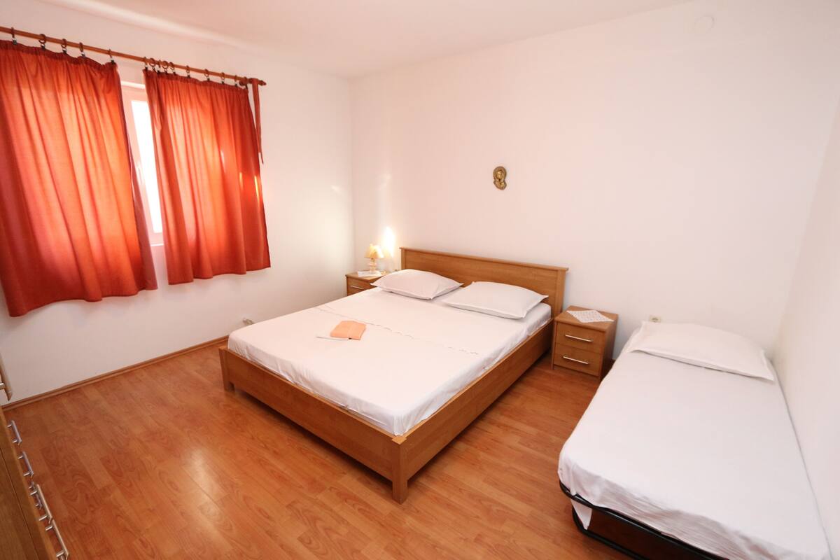 Apartment, 2 Bedrooms (Sara) | Desk, WiFi (free), bed sheets