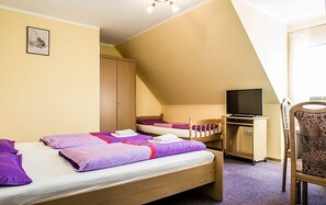 Desk, free WiFi - Logia Hotel garni (Neuharlingersiel)