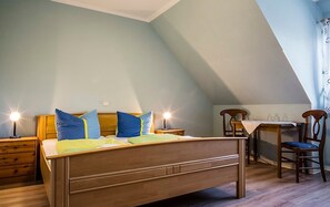 Double Room | Meja, Wi-fi percuma 