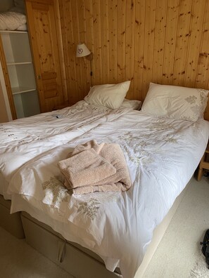 3 bedrooms, WiFi, bed sheets