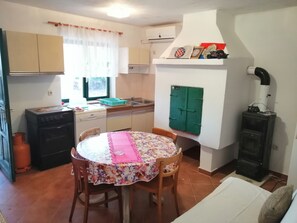 Apartment, 2 Bedrooms (Joso) | Private kitchenette | Fridge, stovetop, electric kettle, cookware/dishes/utensils - Villa Vesna (Novalja)