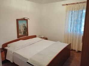 Apartment, 2 Bedrooms (Joso) | 2 bedrooms, desk, free WiFi, bed sheets - Villa Vesna (Novalja)
