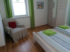 2 habitaciones, decoración personalizada y muebles diferentes