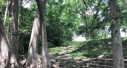 Off the Hook Americana Get Away/On The Guadalupe river/pet friendly