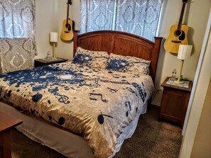 2 bedrooms, desk, free WiFi, bed sheets