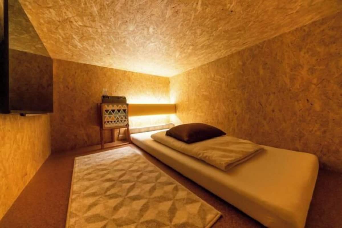 1 bedroom, in-room safe, iron/ironing board, free WiFi
