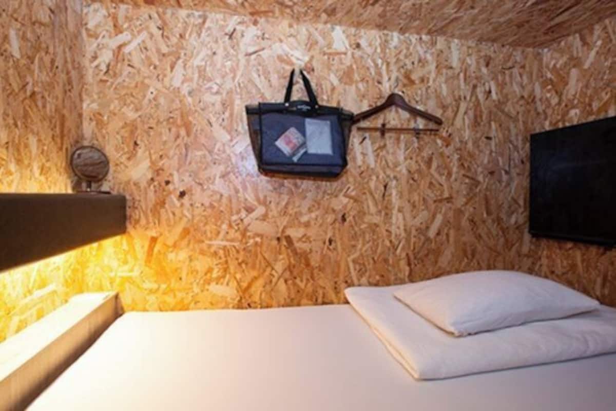 1 habitación y caja de seguridad en la habitación