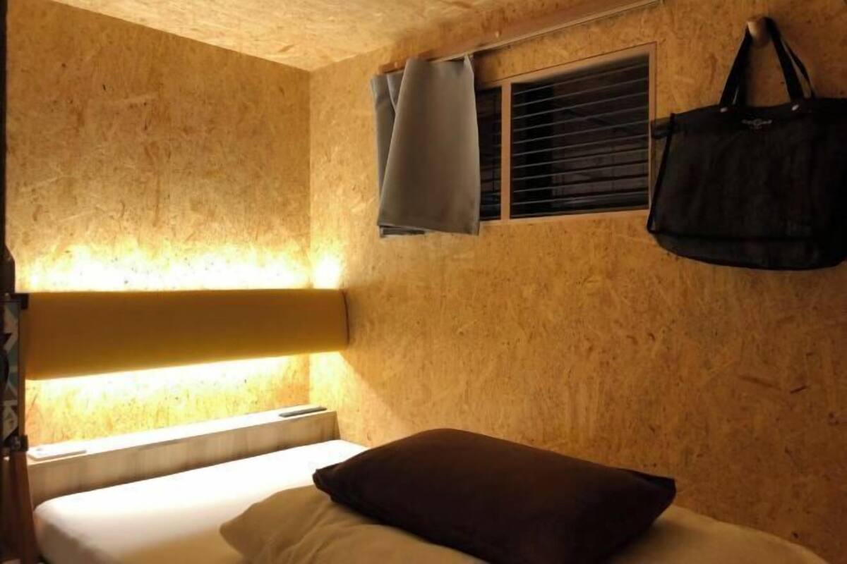 Coffres-forts dans les chambres, fer et planche à repasser