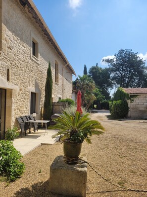 Terrace/patio - MAS TAREAU LE CHAI (Beaucaire)