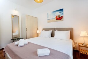 3 bedrooms, in-room safe, iron/ironing board, WiFi