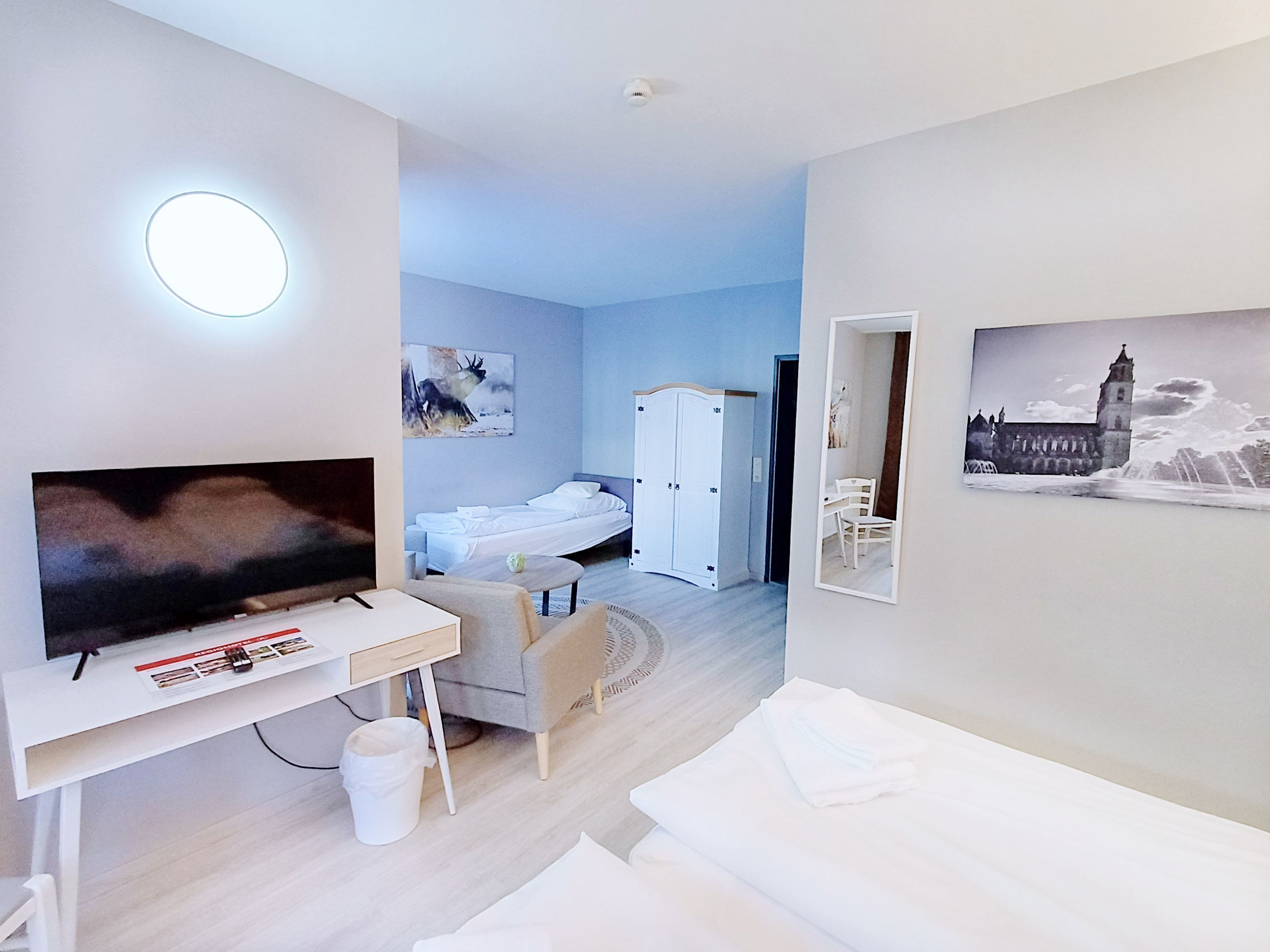 desk, free wifi, bed sheets