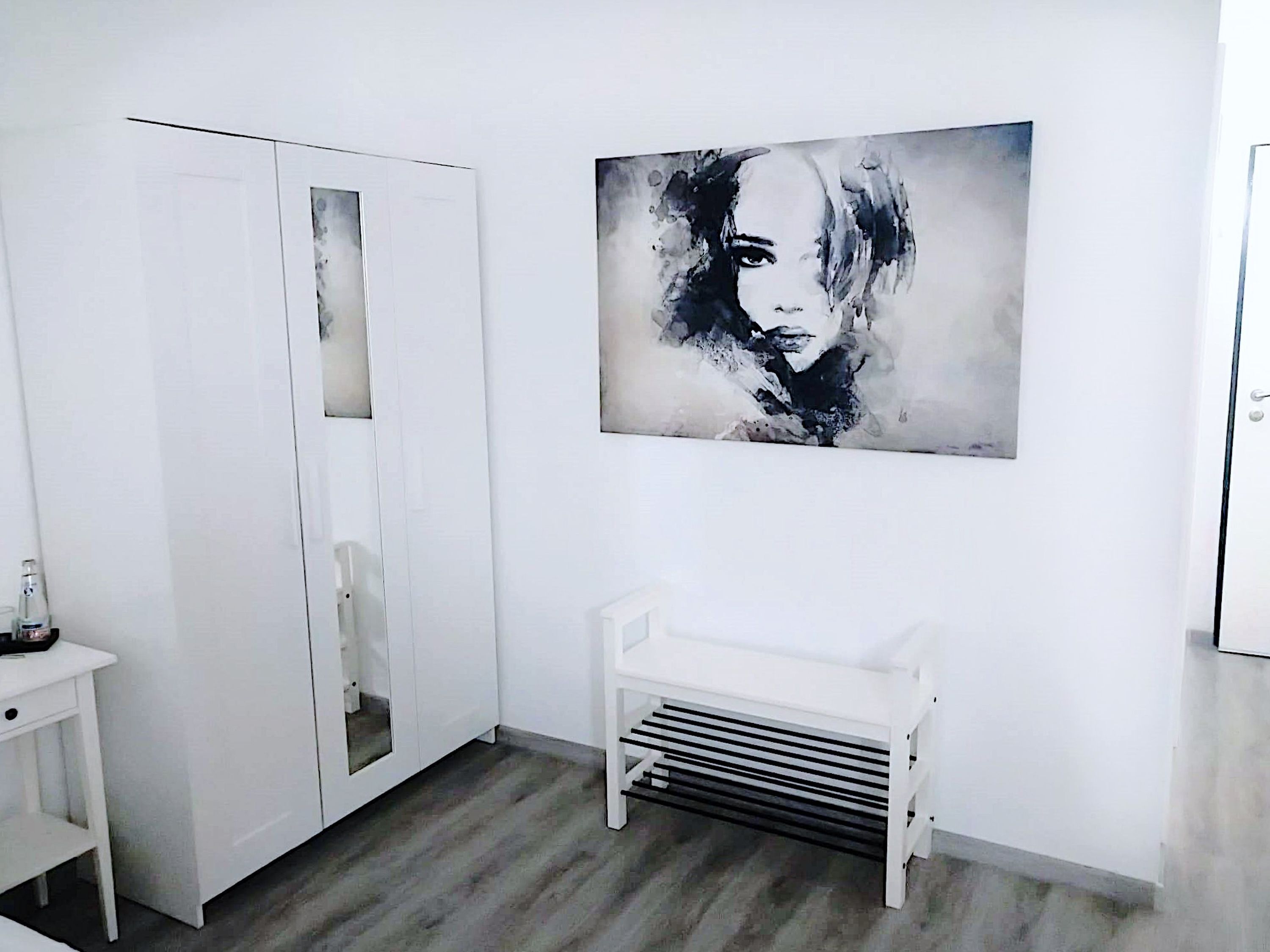 economy single room | desk, free wifi, bed sheets