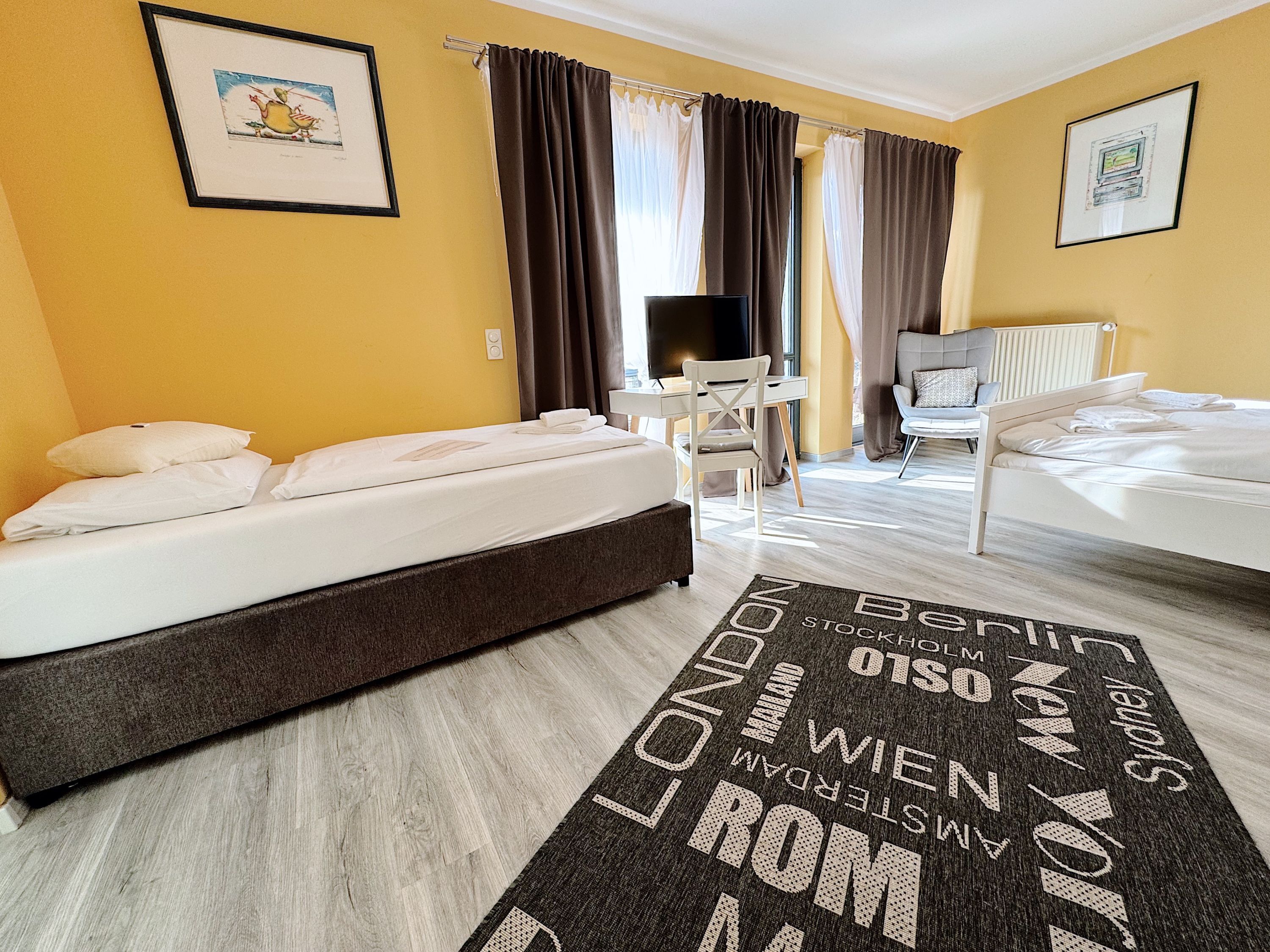 desk, free wifi, bed sheets