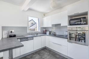 Réfrigérateur, micro-ondes, four, lave-vaisselle