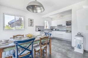 Fridge, microwave, oven, dishwasher - 100m from the beach, house for 7, seaview (Baden)