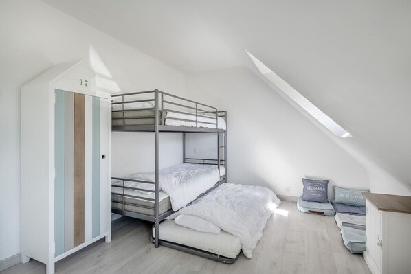 2 habitaciones, tabla de planchar con plancha y wifi gratis 
