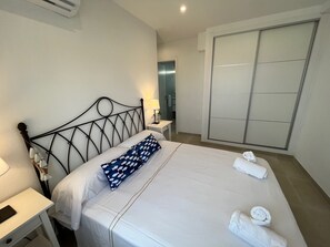 2 bedrooms, in-room safe, iron/ironing board, travel cot