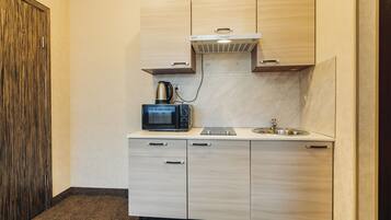 Chambre Supérieure avec lits jumeaux | Coin cuisine privé | Mini réfrigérateur, bouilloire électrique