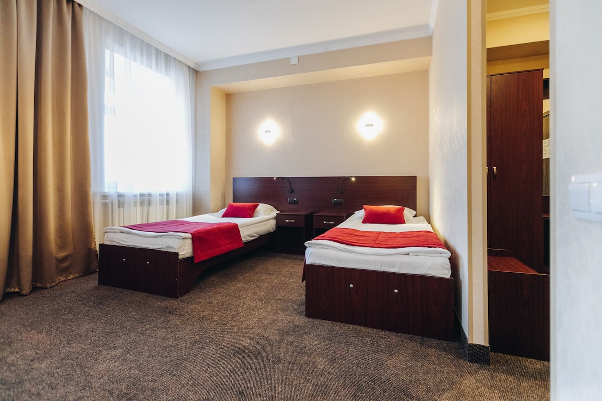 Standard Twin Room | 1 bedroom, hypo-allergenic bedding, Tempur-Pedic beds, minibar