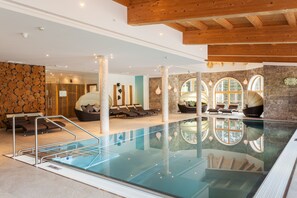 Indoor pool, open 8:00 AM to 8:00 PM, pool loungers - Berghotel Der Königsleitner - Adults only (Wald im Pinzgau)