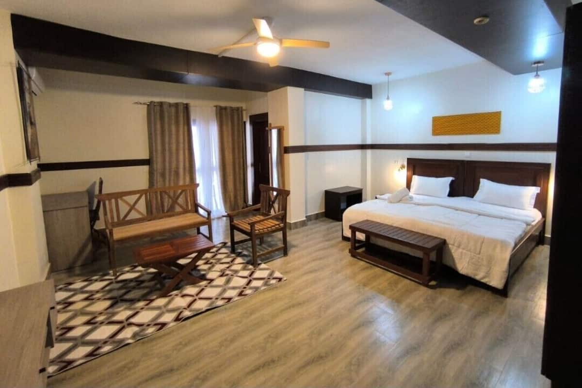 Desk, laptop workspace, WiFi (free), bed sheets