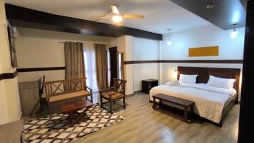 1 Schlafzimmer, Schreibtisch, laptopgeeigneter Arbeitsplatz