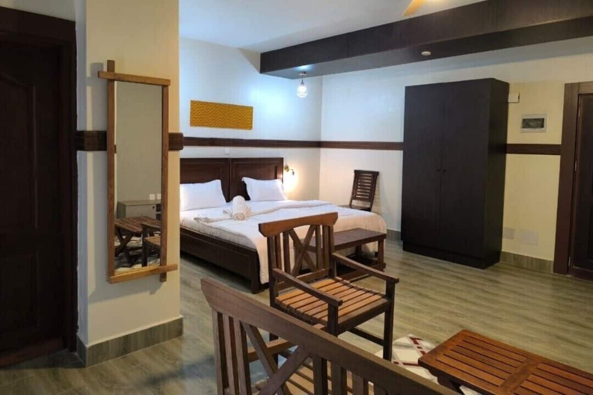 Desk, laptop workspace, WiFi (free), bed sheets