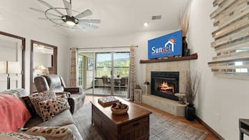 Smart TV, fireplace
