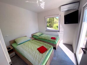 4 bedrooms, free WiFi, bed sheets - Vila Porto Olive with a privat SWIMMING POOL , four-bedroom villa (Piran)