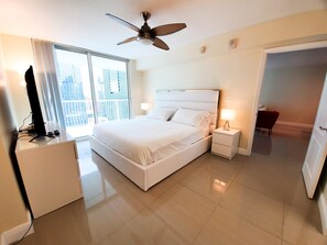 2 عدّة غرف نوم وخزنة داخل الغرفة ومكواة/لوح كي وواي فاي