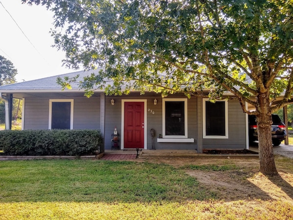 Exterior - On beautiful small private lake, less than 1 mile to First Monday shopping (Canton)