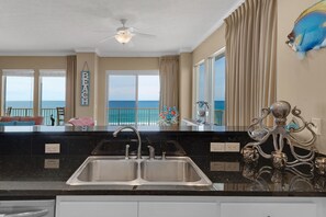 Condo, Multiple Beds, Pool Access, Ocean View | Private kitchen