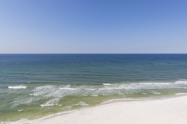 På stranden