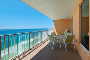 Condo, várias camas, acesso à piscina, vista para o oceano | Área da propriedade