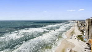 A beachfront hotel with a view of the ocean and beach. - Treasure Island 2202 (Panama City Beach)