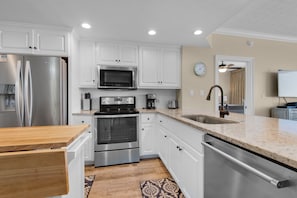 Condo, Multiple Beds, Pool Access | Private kitchen | Fridge, microwave, oven, stovetop