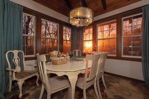 Dining - Lakin' it Easy!*Waterfront*Modern*Kayaks*Resort*WIFI*Pets OK (Deep Gap)