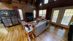 Smart-TV, peis, videospill og DVD-spiller