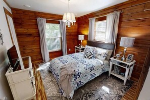 3 bedrooms, desk, iron/ironing board, WiFi