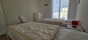 2 bedrooms, iron/ironing board, WiFi - Beautiful and spacious apartment in the center of Concarneau (Concarneau)