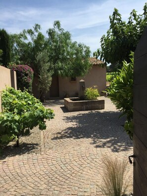 Daily continental breakfast (EUR 17 per person) - Auberge de l'Oumède (Ramatuelle)