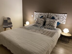 2 bedrooms, desk, iron/ironing board, free WiFi