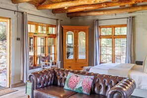 Småhus (Farm Lady Red) | Oppholdsområde | Peis